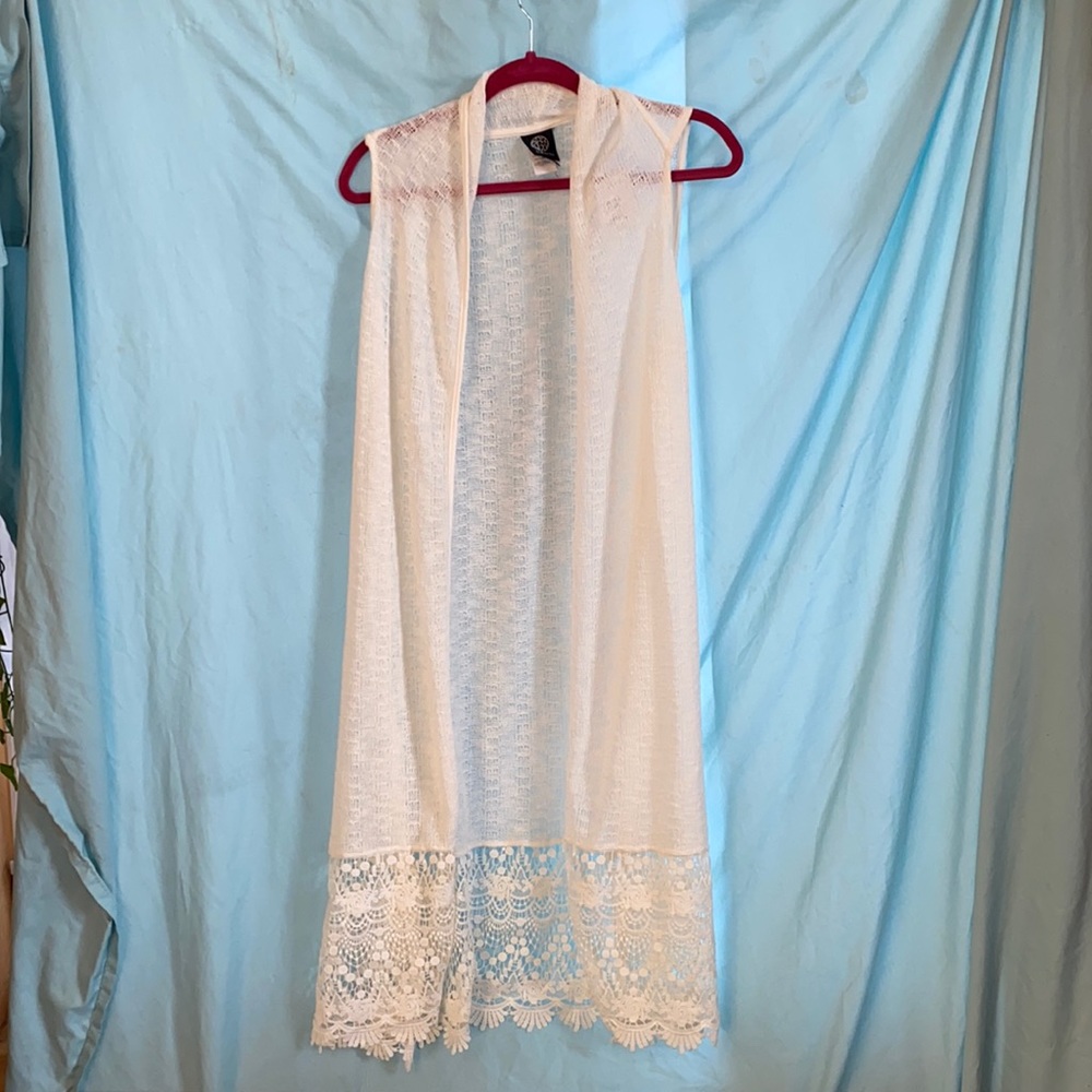 Size L knit shawl lace accent tank